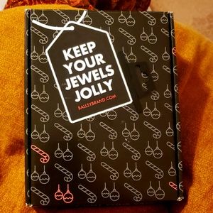 🎄Keep Your Jewels Jolly🎄 (3 pc gift set)